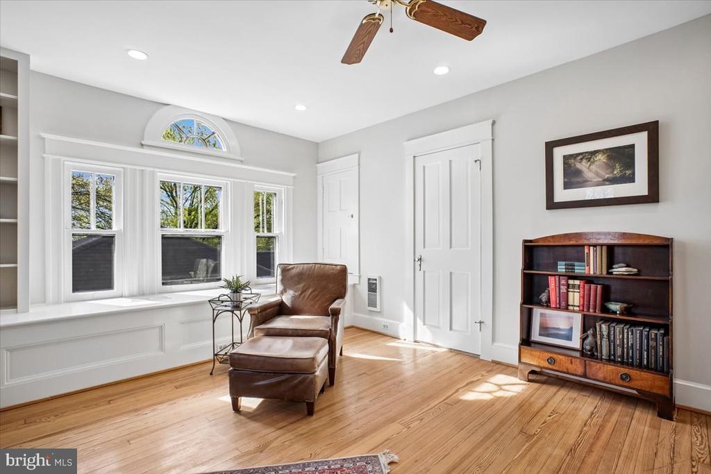 310 N VIEW TERRACE