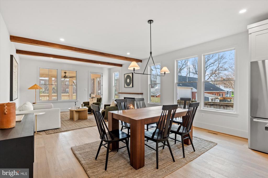 405 E NELSON AVENUE