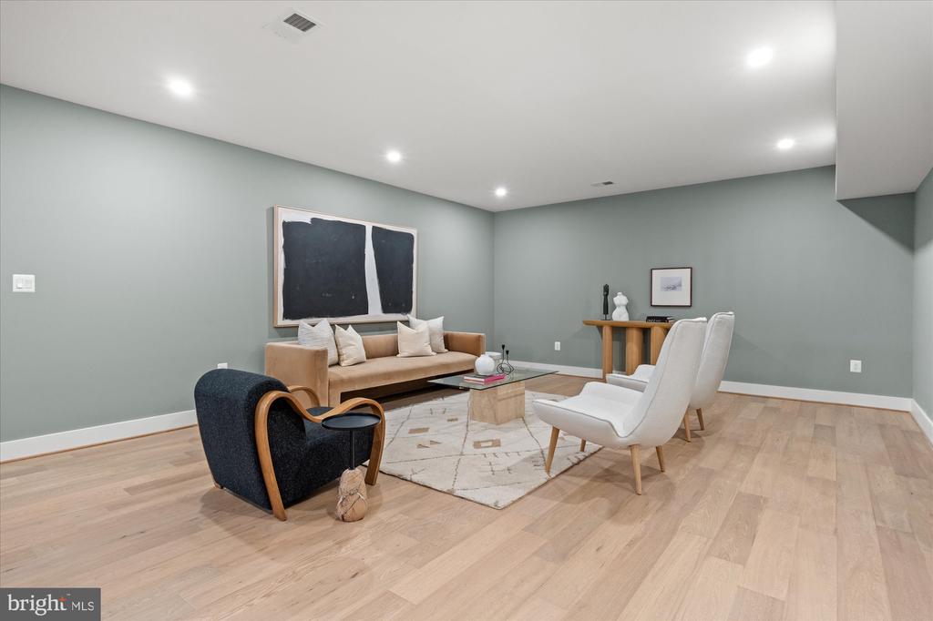 14 W BELLEFONTE AVENUE
