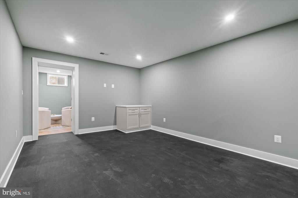 14 W BELLEFONTE AVENUE