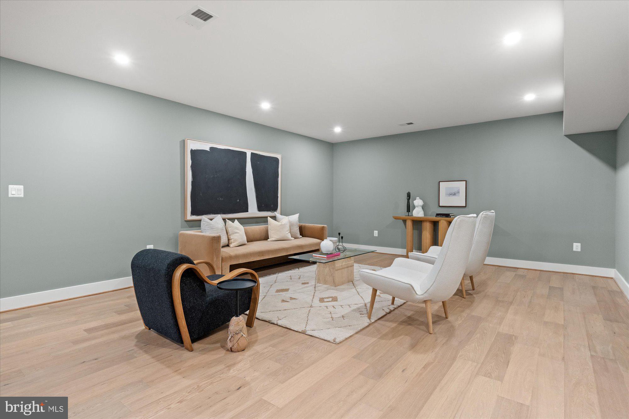 14 W BELLEFONTE AVENUE