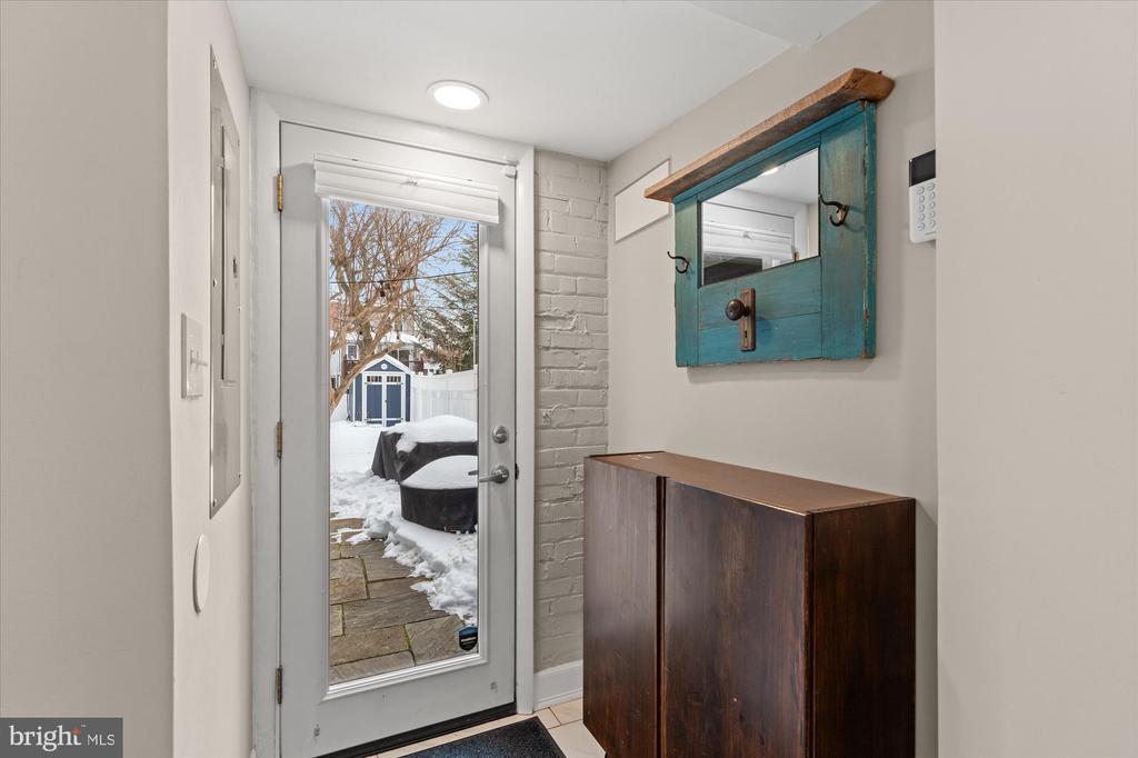 7 E MAPLE STREET