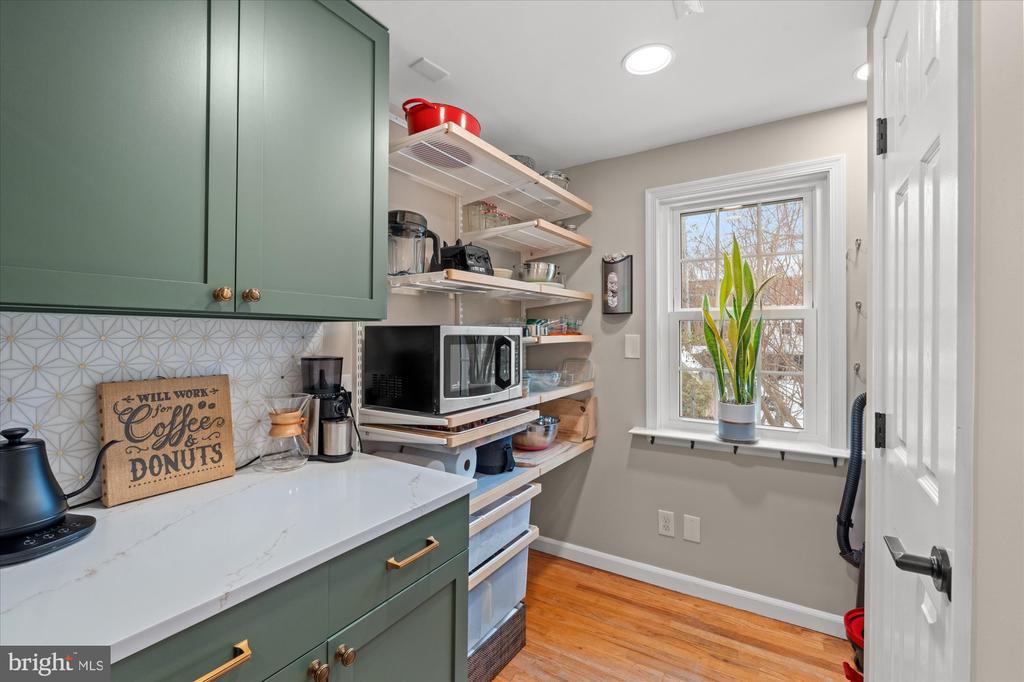 7 E MAPLE STREET