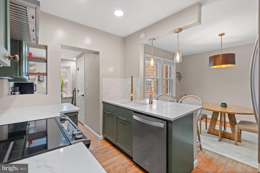 7 E MAPLE STREET