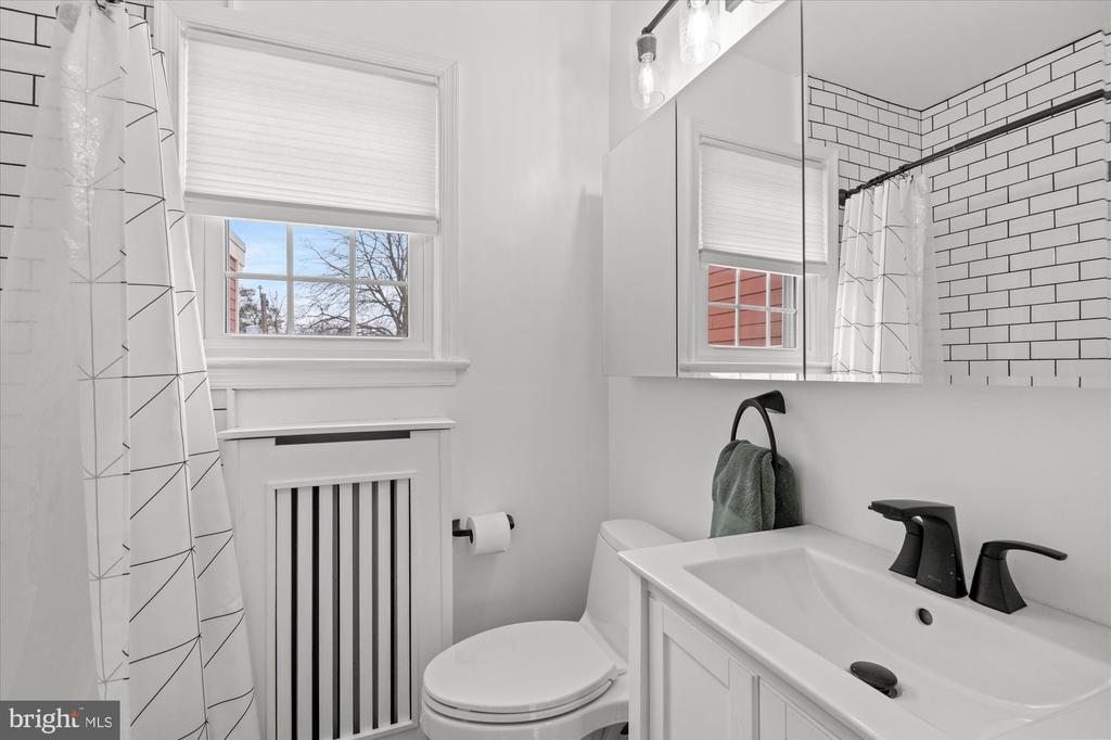 7 E MAPLE STREET