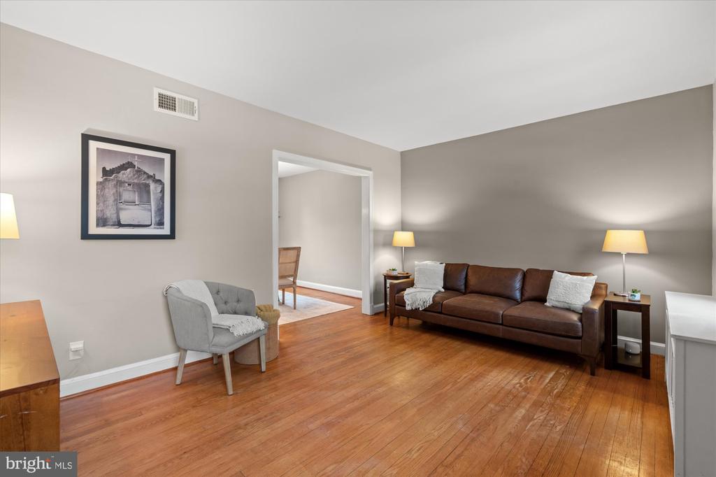 7 E MAPLE STREET