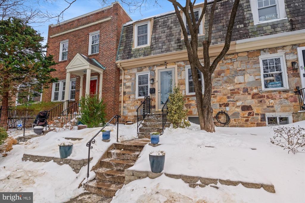 7 E MAPLE STREET