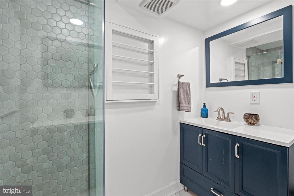 7 E MAPLE STREET