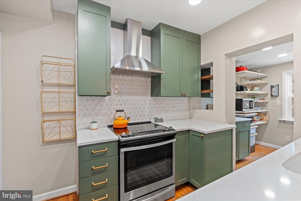 7 E MAPLE STREET