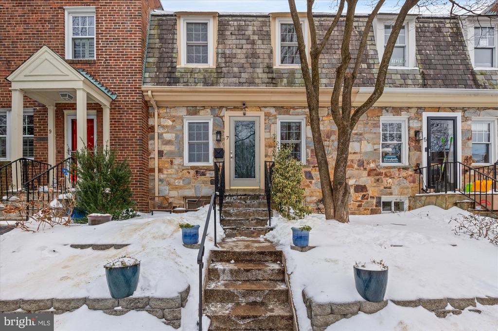 7 E MAPLE STREET