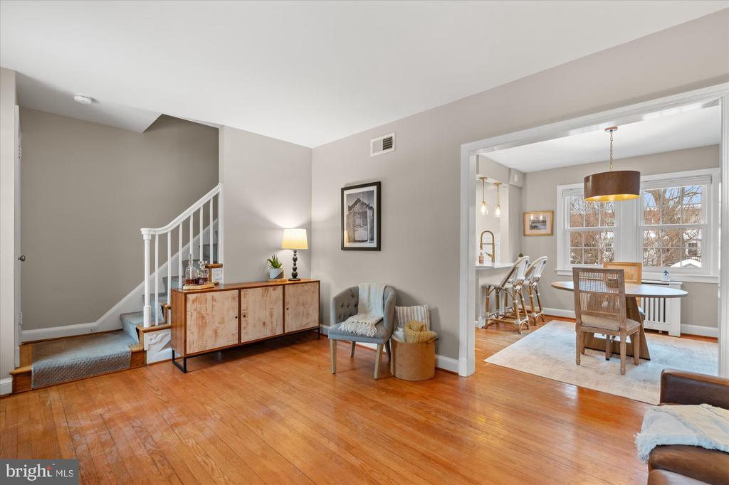 7 E MAPLE STREET