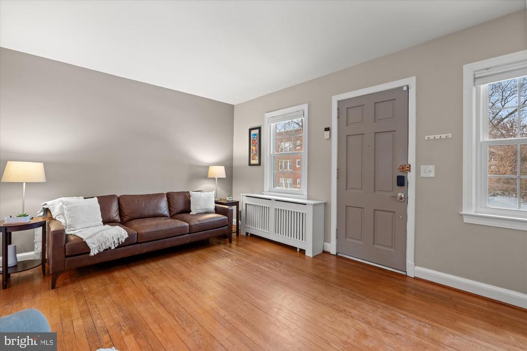 7 E MAPLE STREET