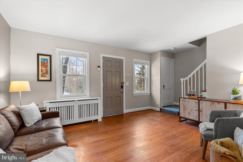 7 E MAPLE STREET