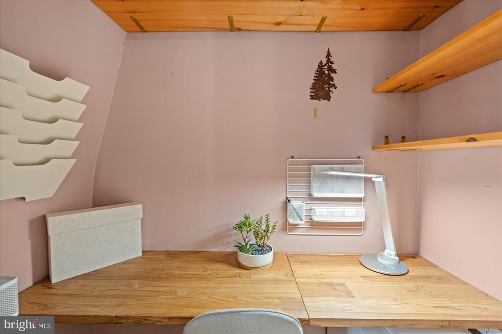 7 E MAPLE STREET