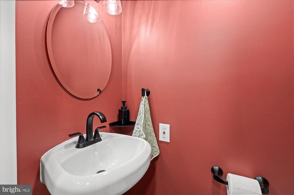 7 E MAPLE STREET