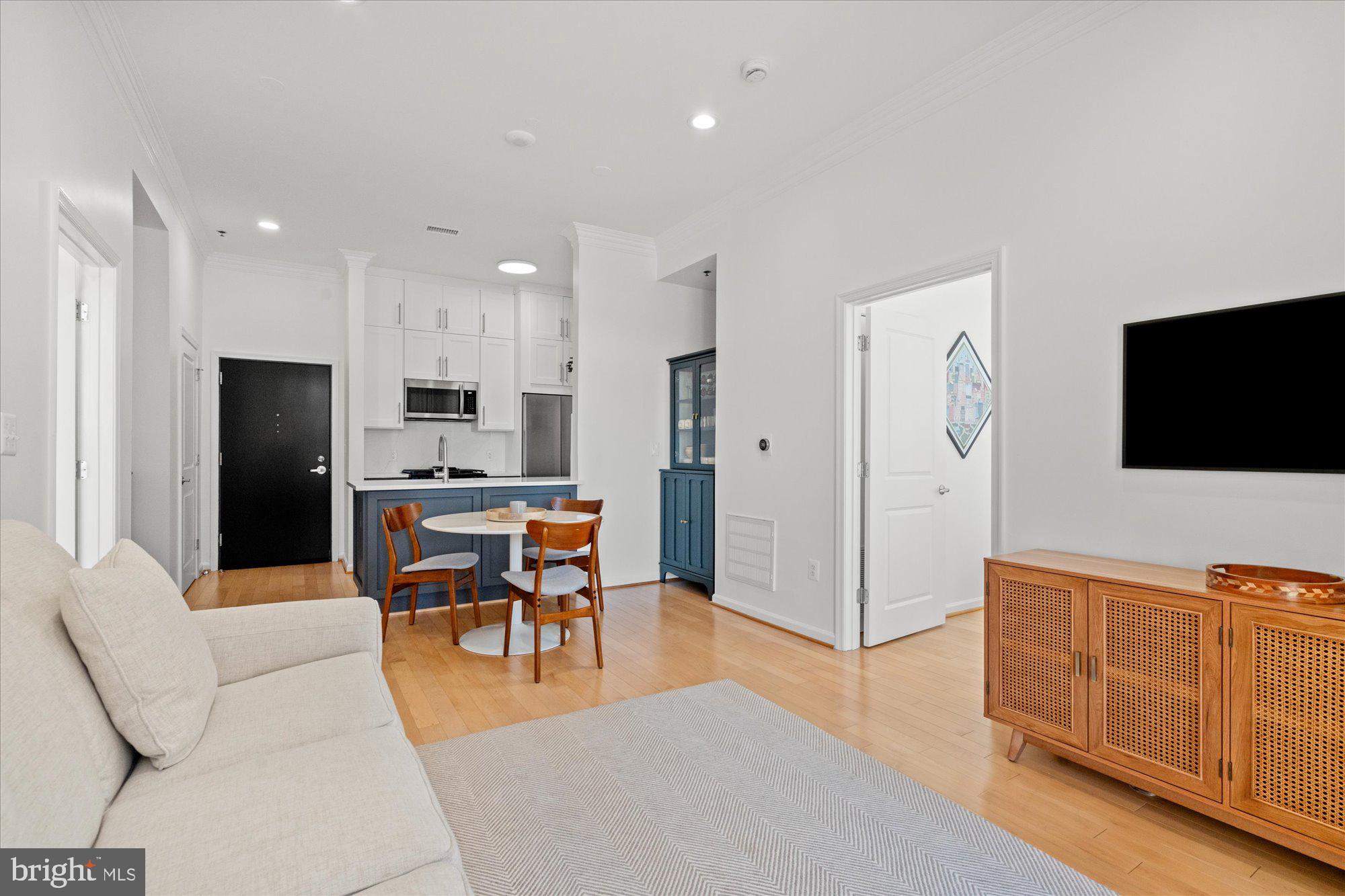 309 HOLLAND LANE 311