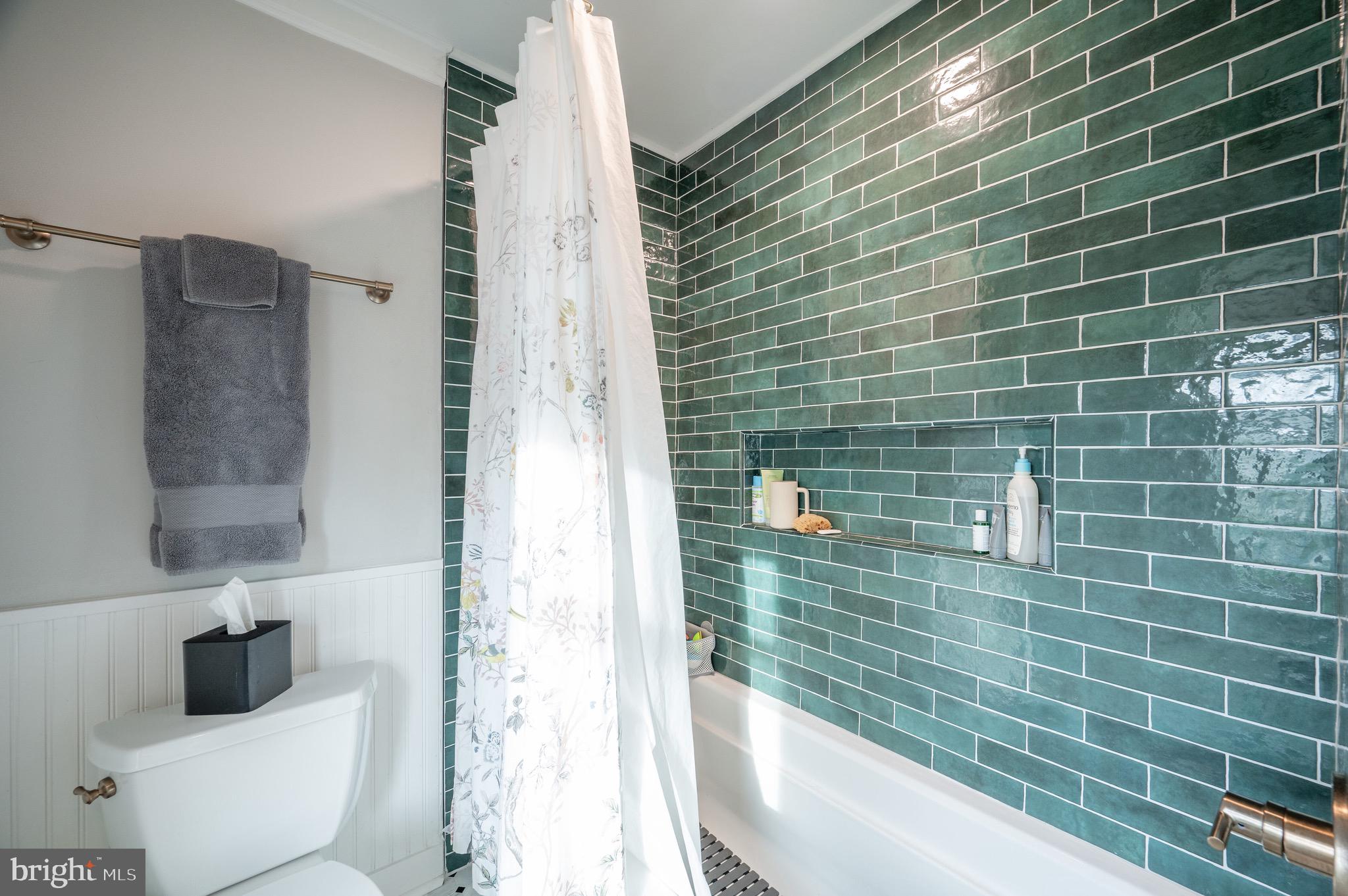 106 E OXFORD AVENUE E