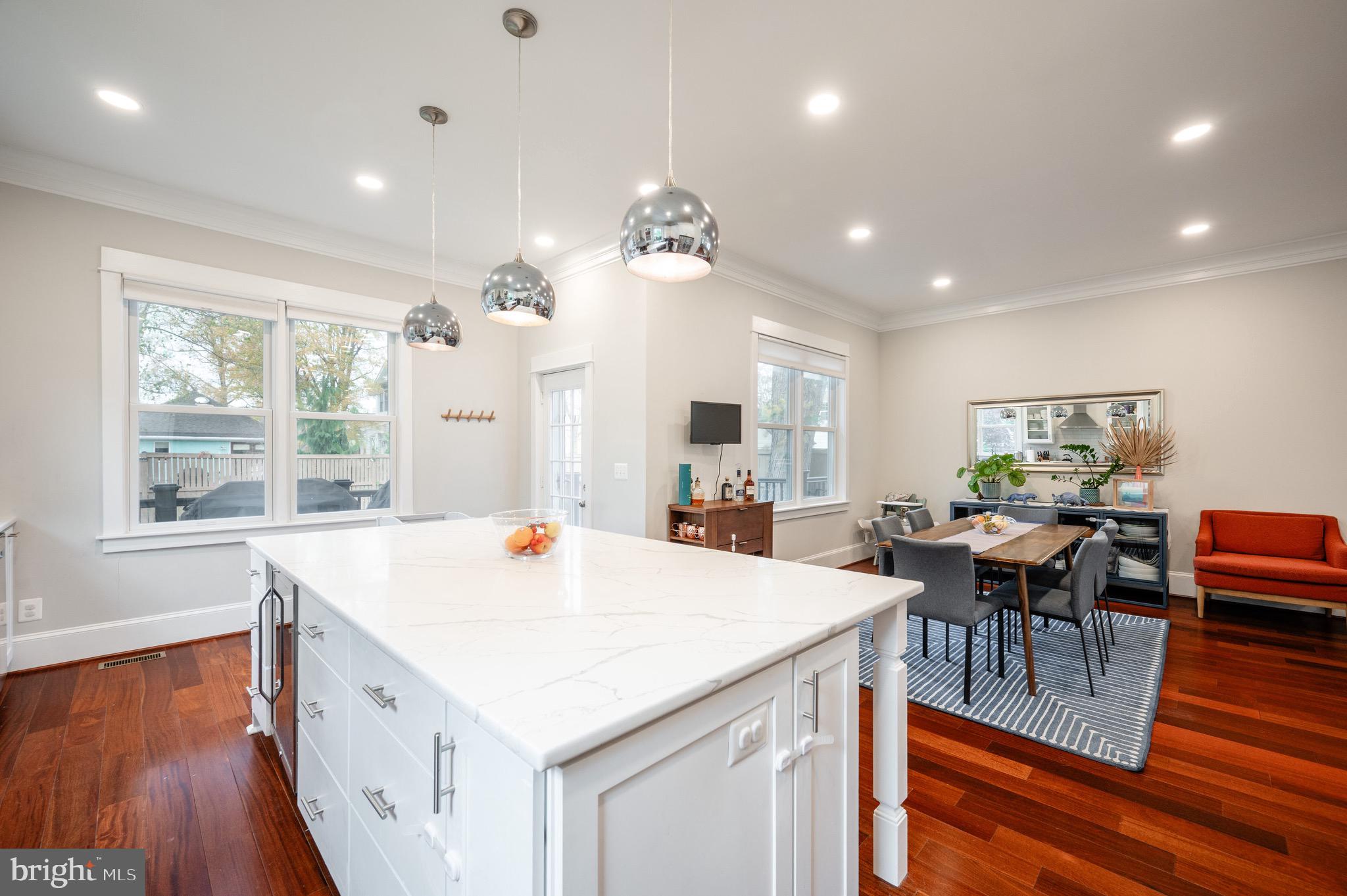 106 E OXFORD AVENUE E