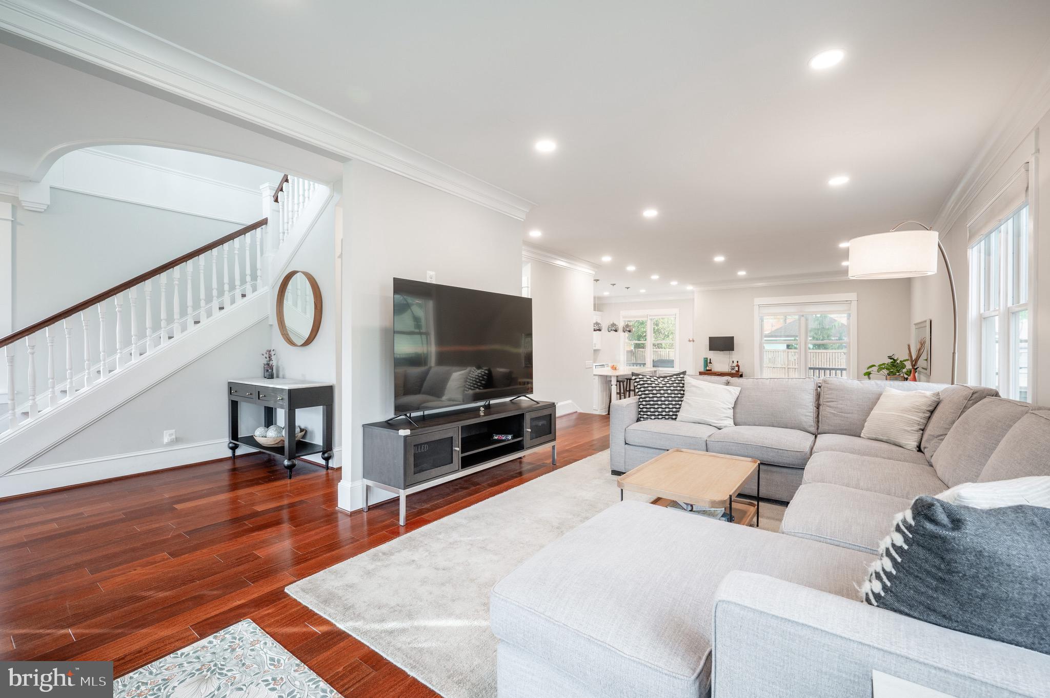 106 E OXFORD AVENUE E