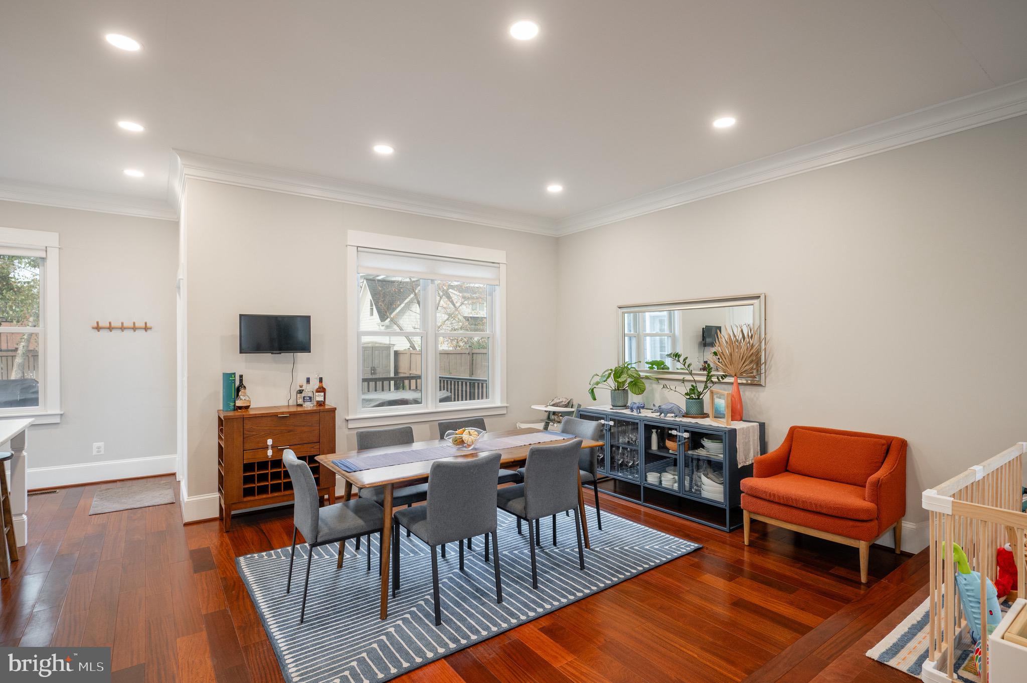 106 E OXFORD AVENUE E