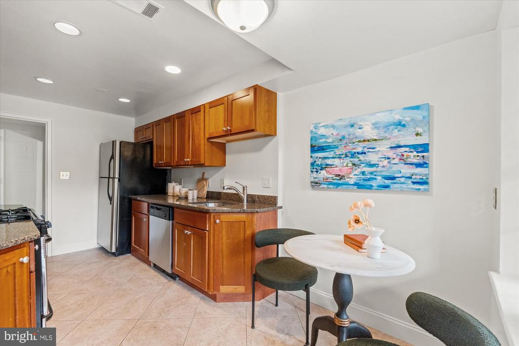 402 COMMONWEALTH AVENUE 106