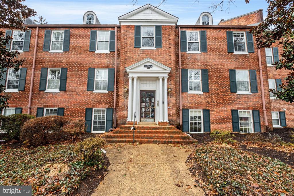 402 COMMONWEALTH AVENUE 106