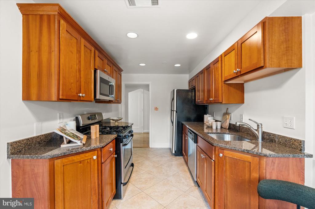402 COMMONWEALTH AVENUE 106