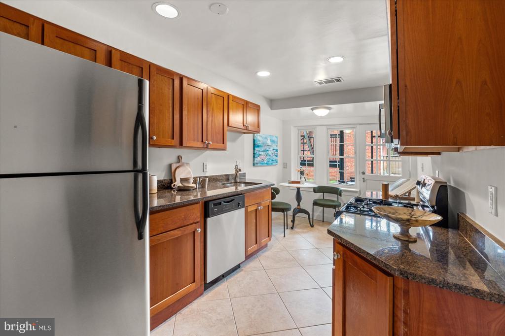402 COMMONWEALTH AVENUE 106
