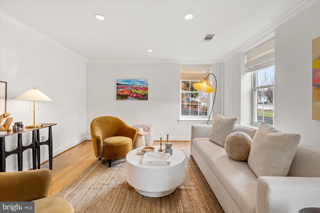 402 COMMONWEALTH AVENUE 106
