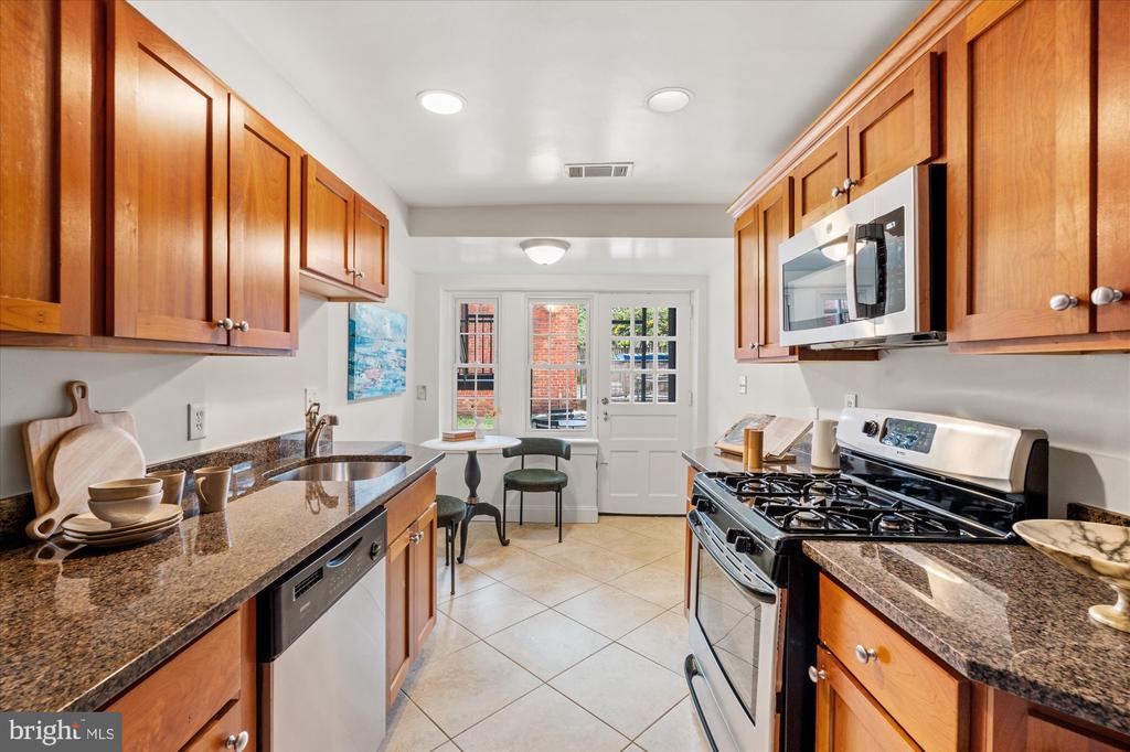 402 COMMONWEALTH AVENUE 106