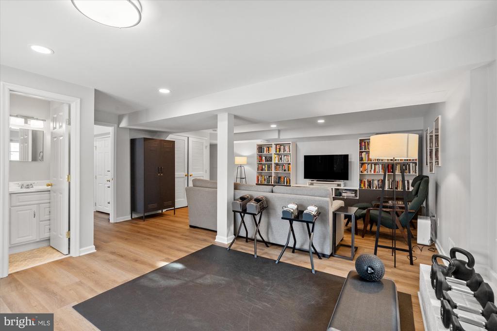 1123 BAYLISS DRIVE