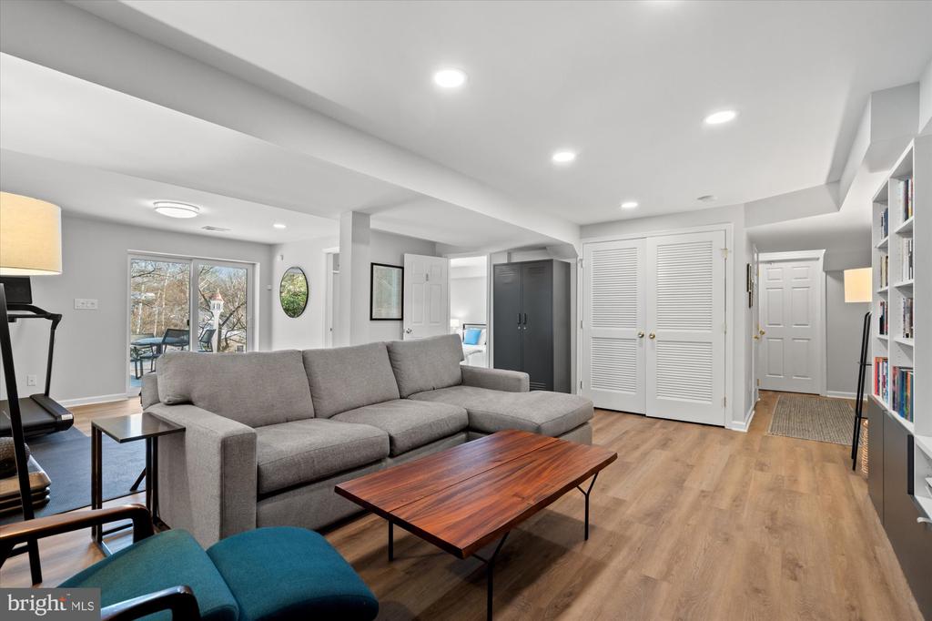 1123 BAYLISS DRIVE