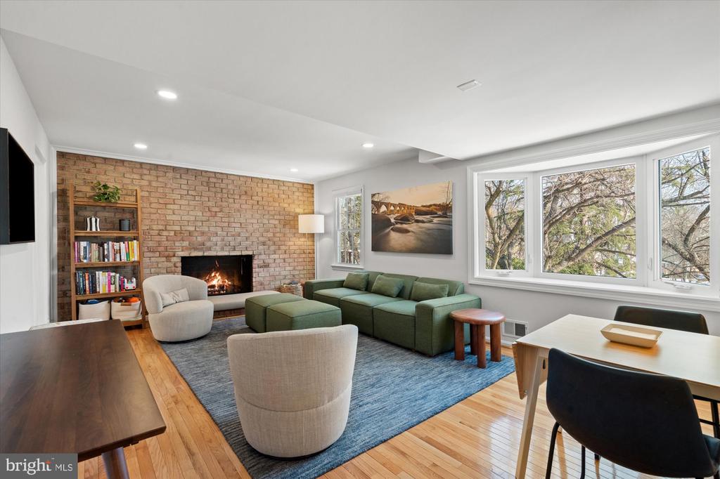 1123 BAYLISS DRIVE
