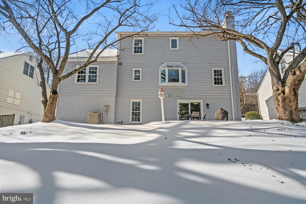 1123 BAYLISS DRIVE
