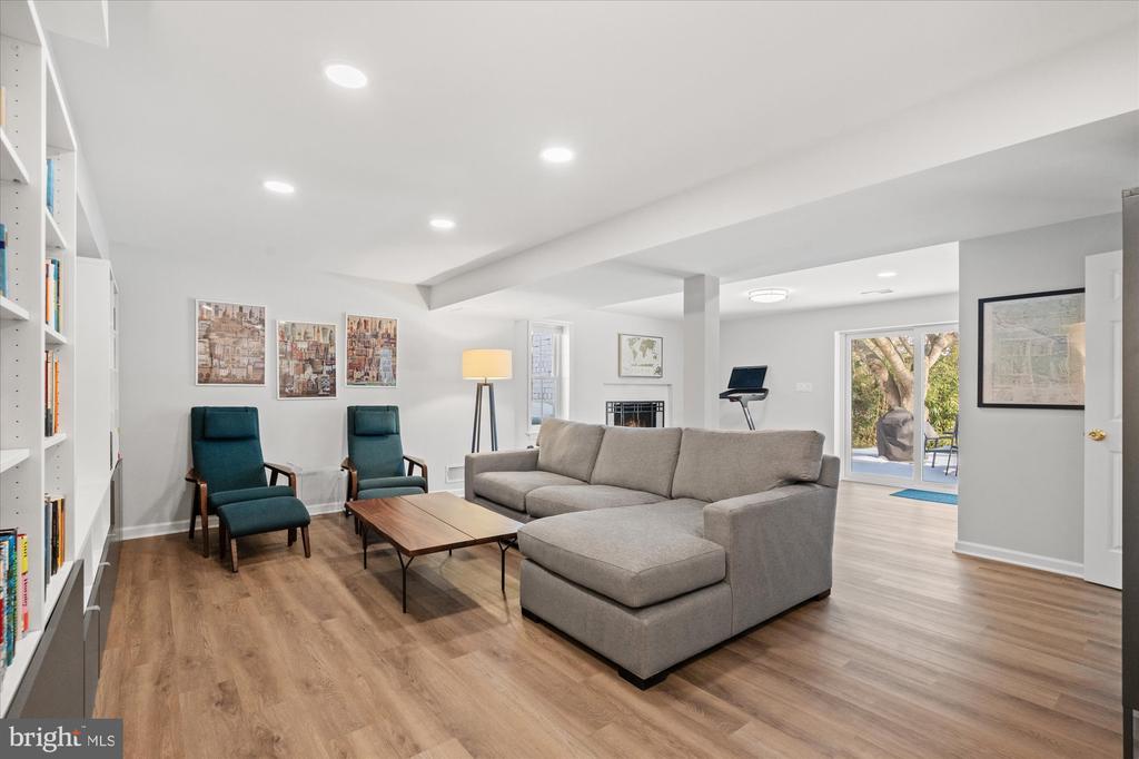 1123 BAYLISS DRIVE