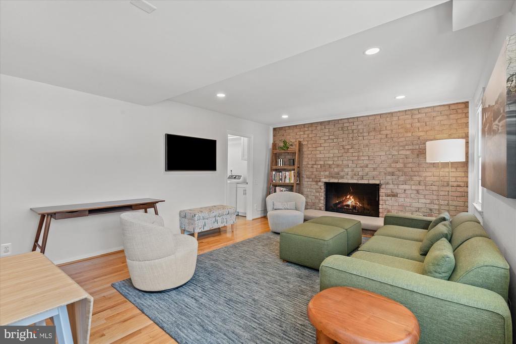 1123 BAYLISS DRIVE