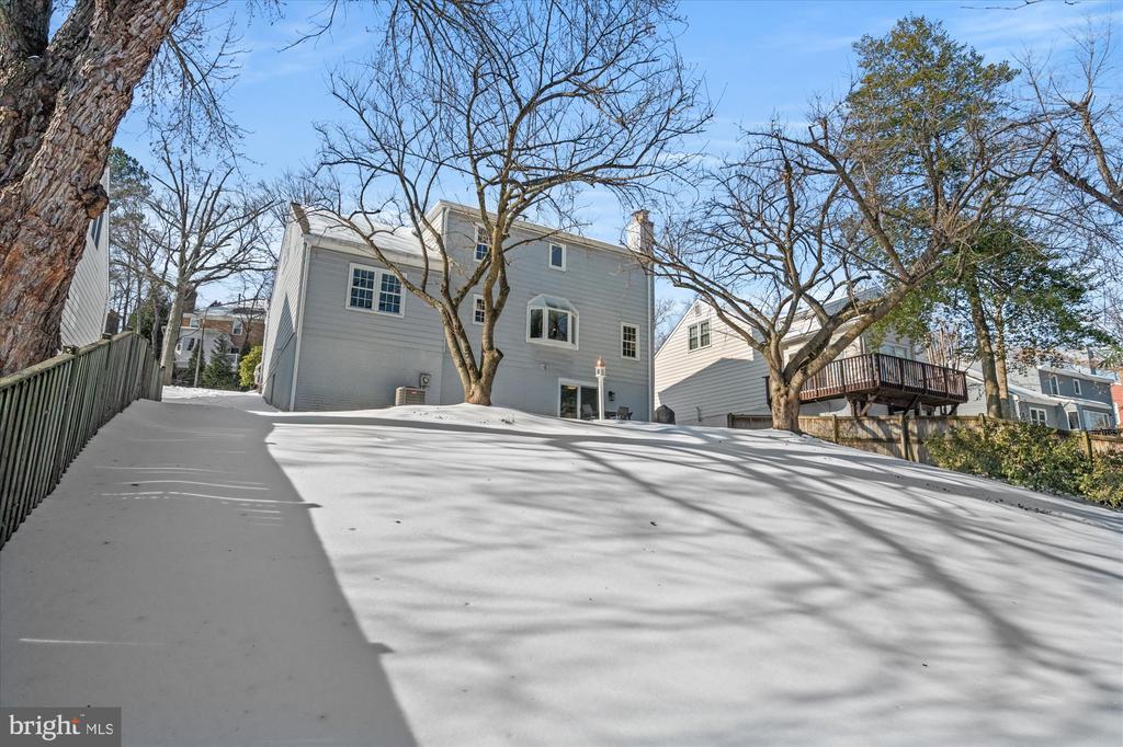 1123 BAYLISS DRIVE