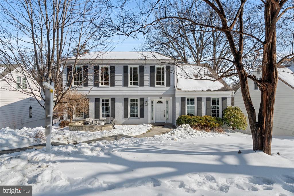 1123 BAYLISS DRIVE