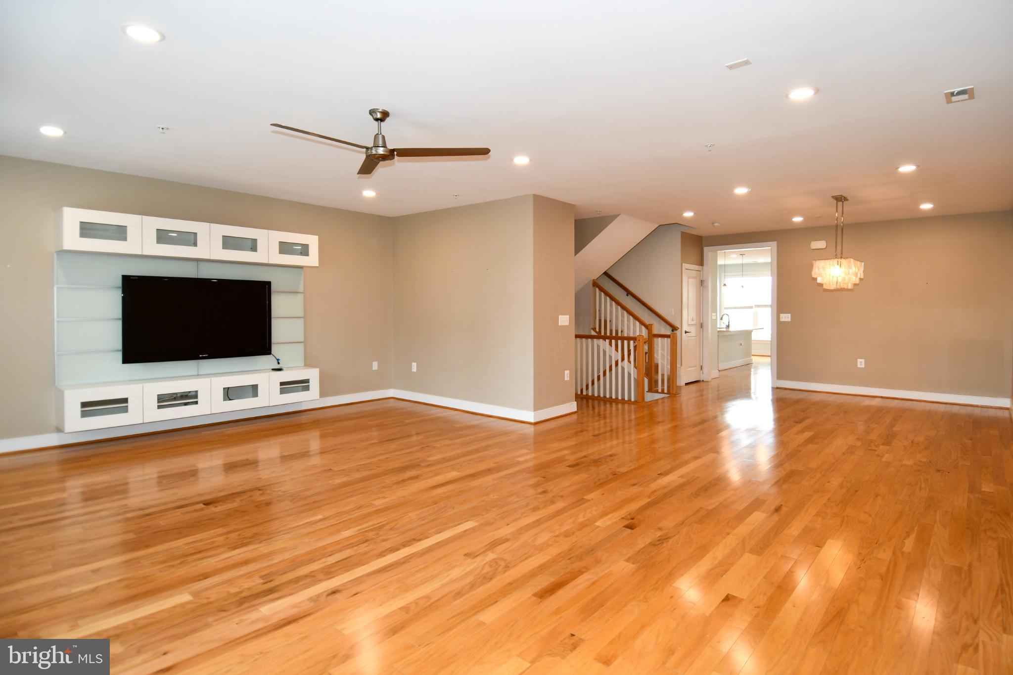 2305 MAIN LINE BOULEVARD 102