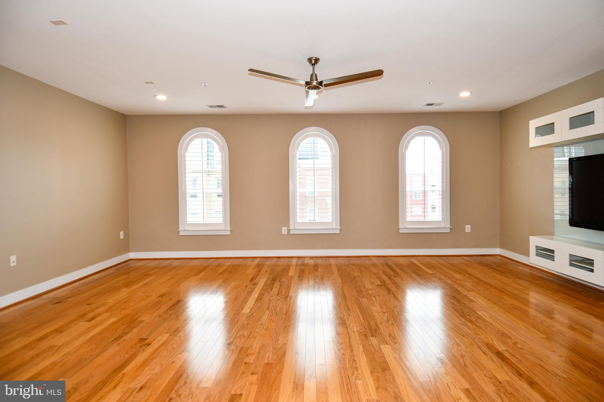 2305 MAIN LINE BOULEVARD 102