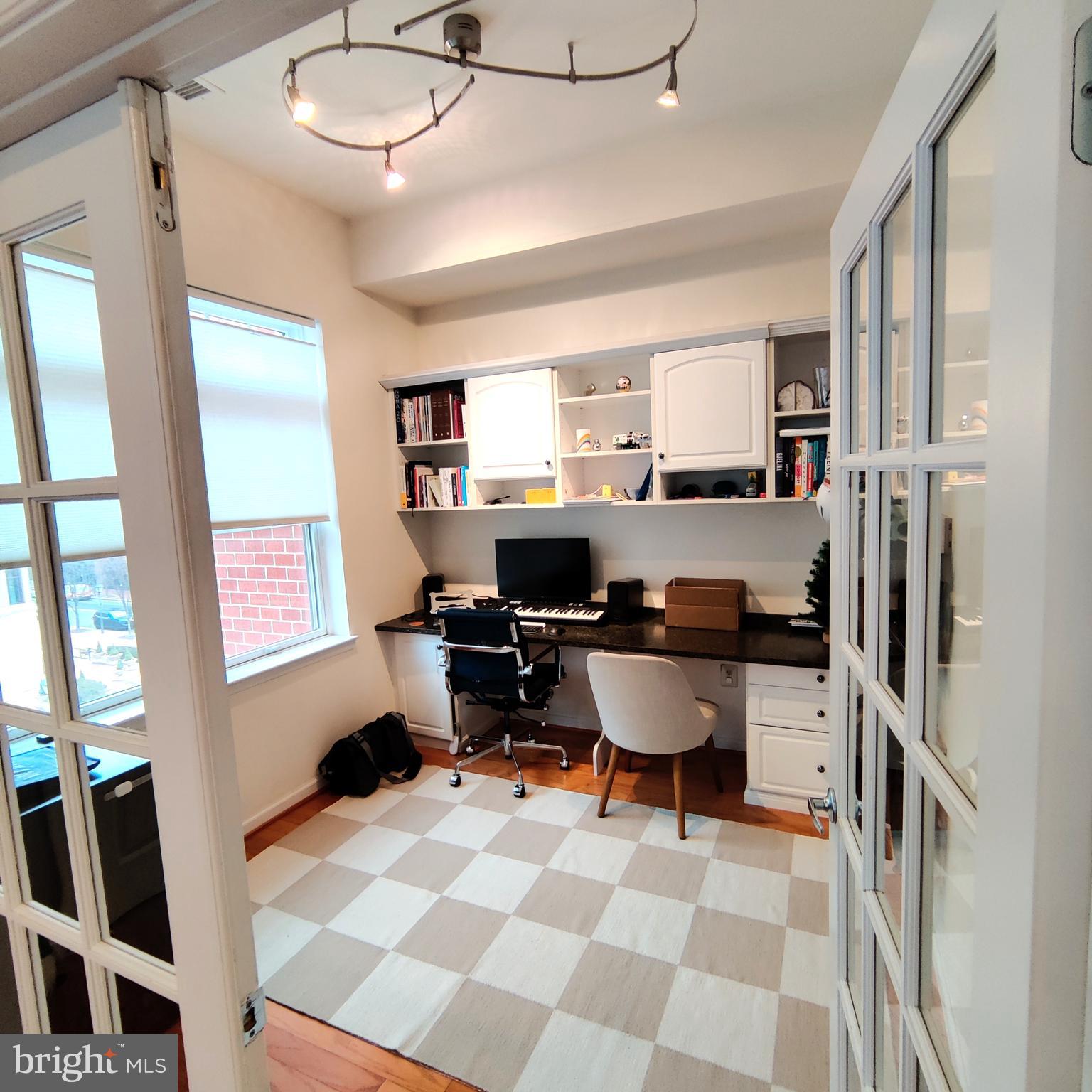 309 HOLLAND LANE 226