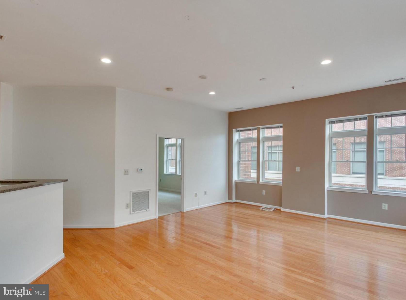 309 HOLLAND LANE 226