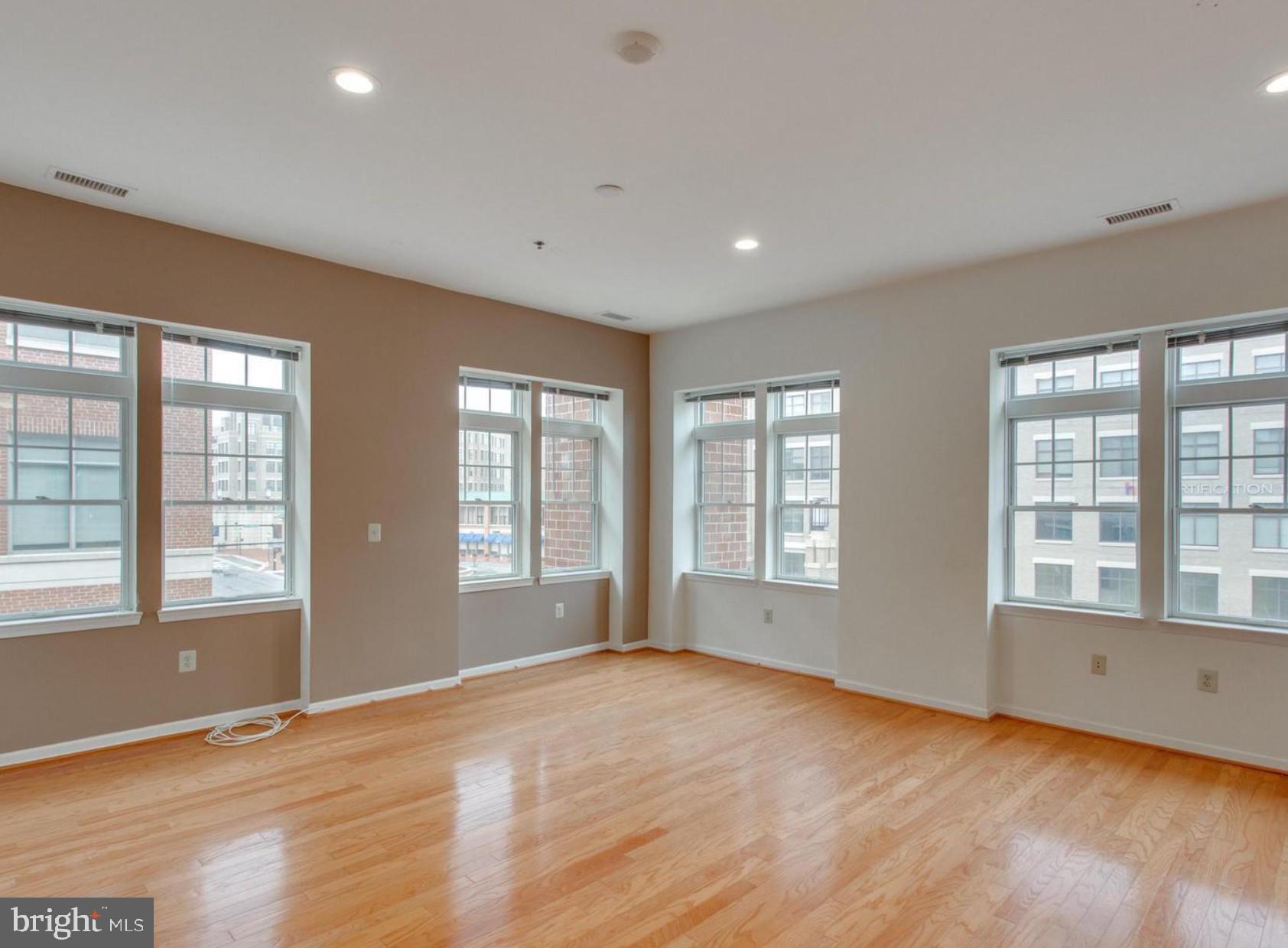 309 HOLLAND LANE 226