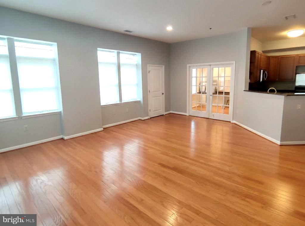309 HOLLAND LANE 226