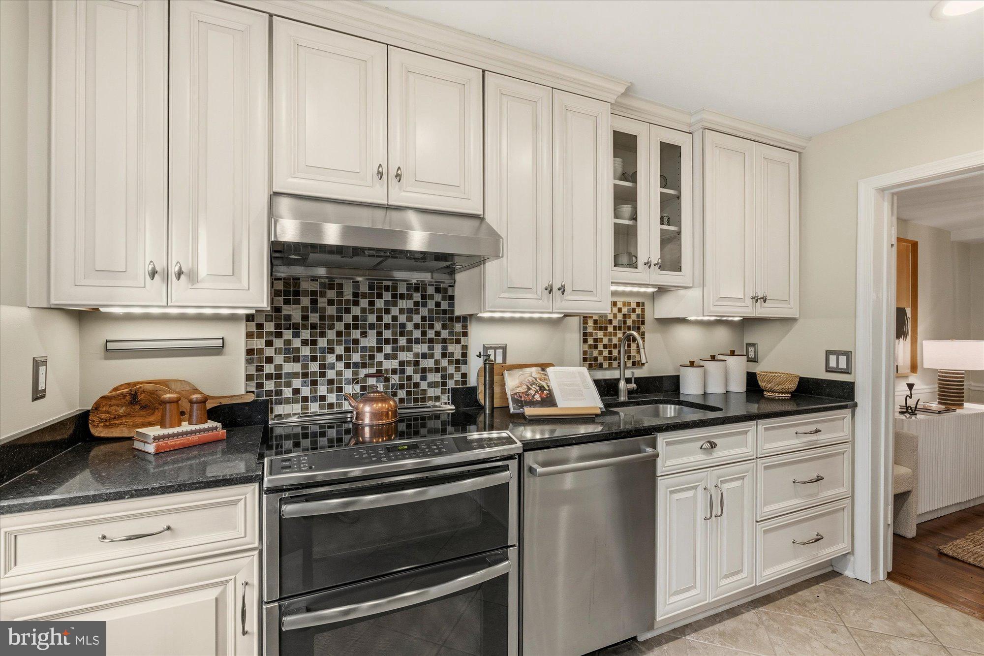 2305 COMMONWEALTH AVENUE