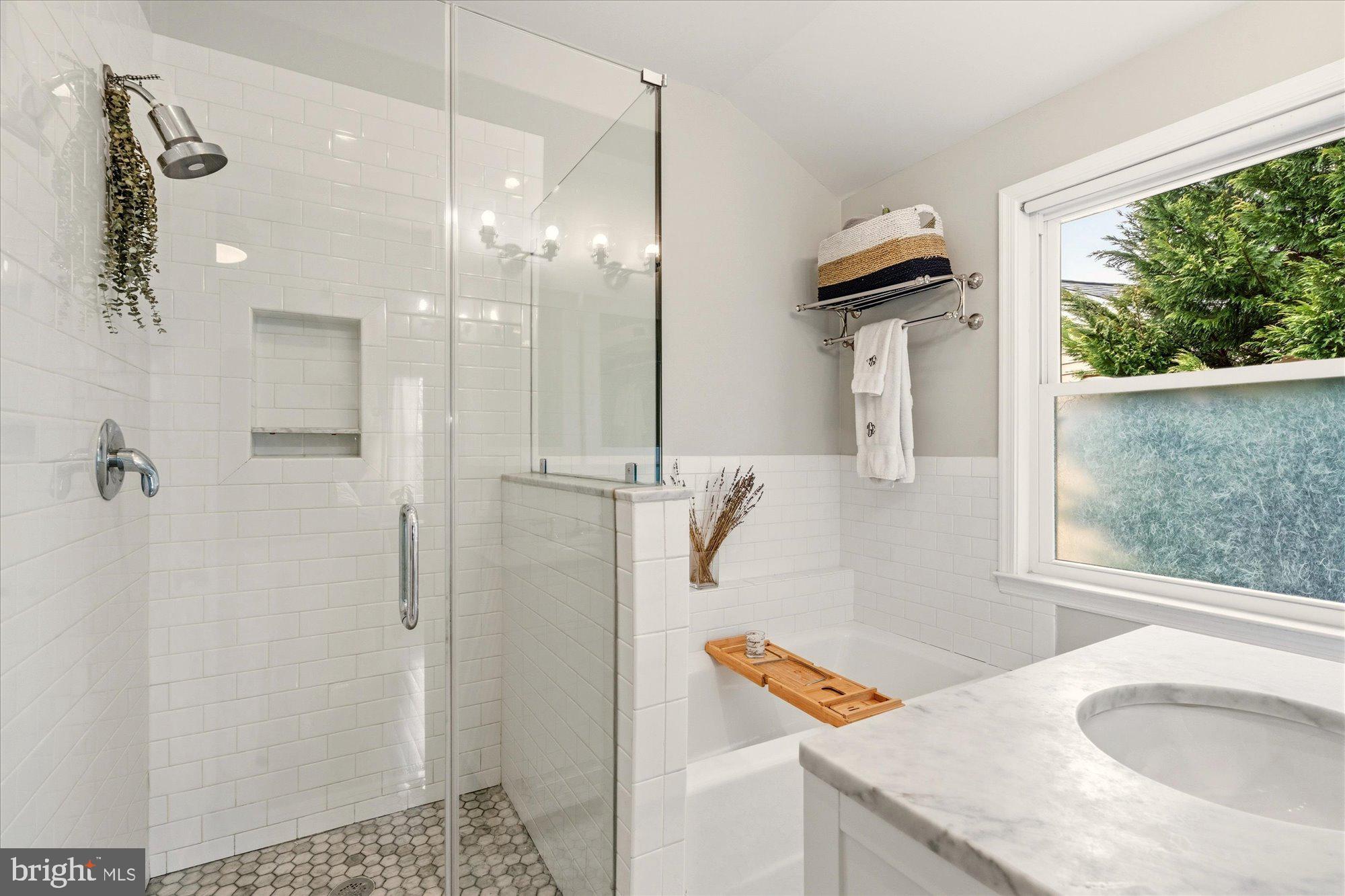 802 GRAND VIEW DRIVE