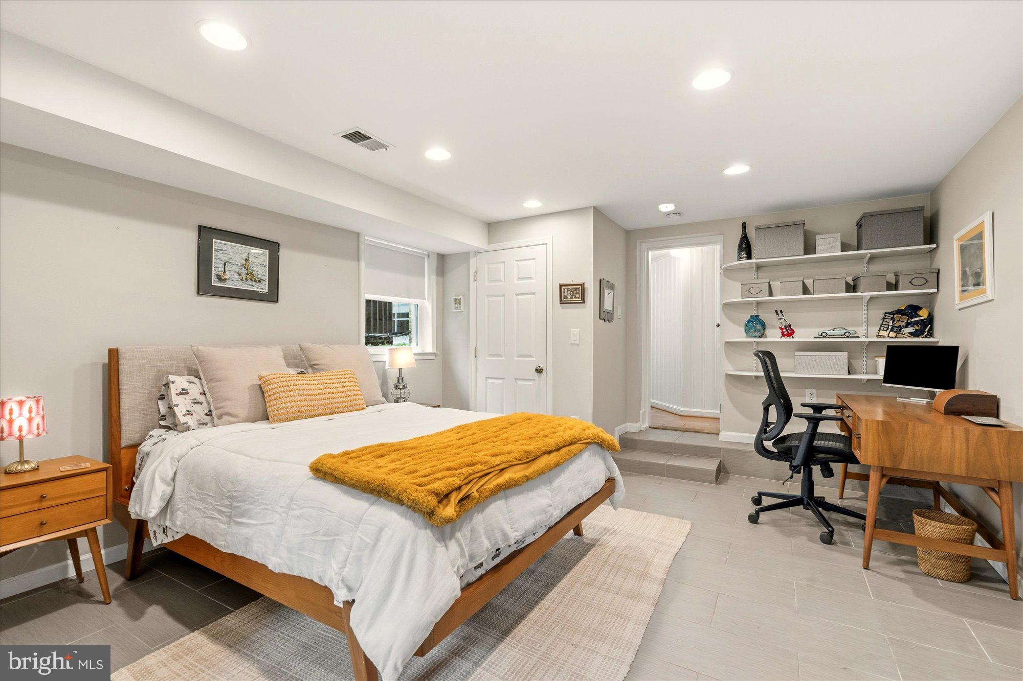 802 GRAND VIEW DRIVE