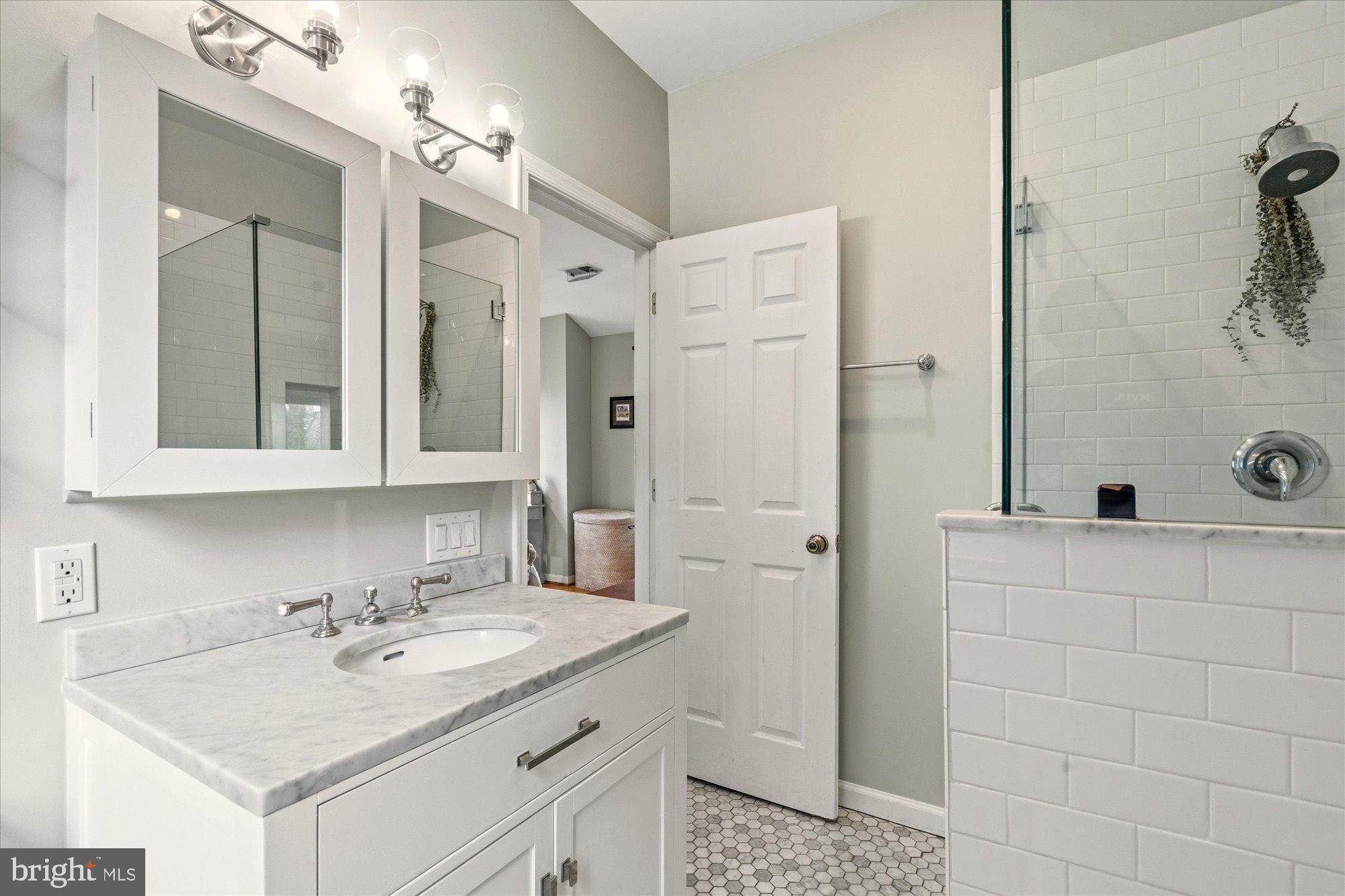 802 GRAND VIEW DRIVE