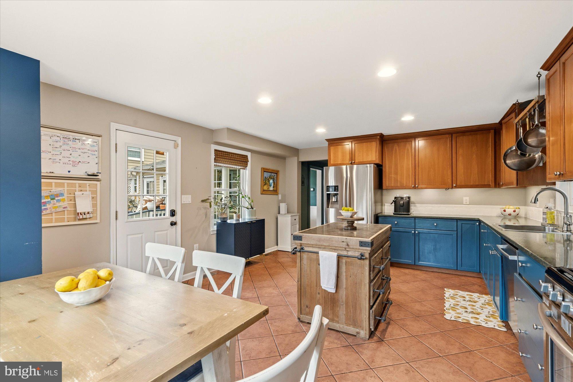 802 GRAND VIEW DRIVE