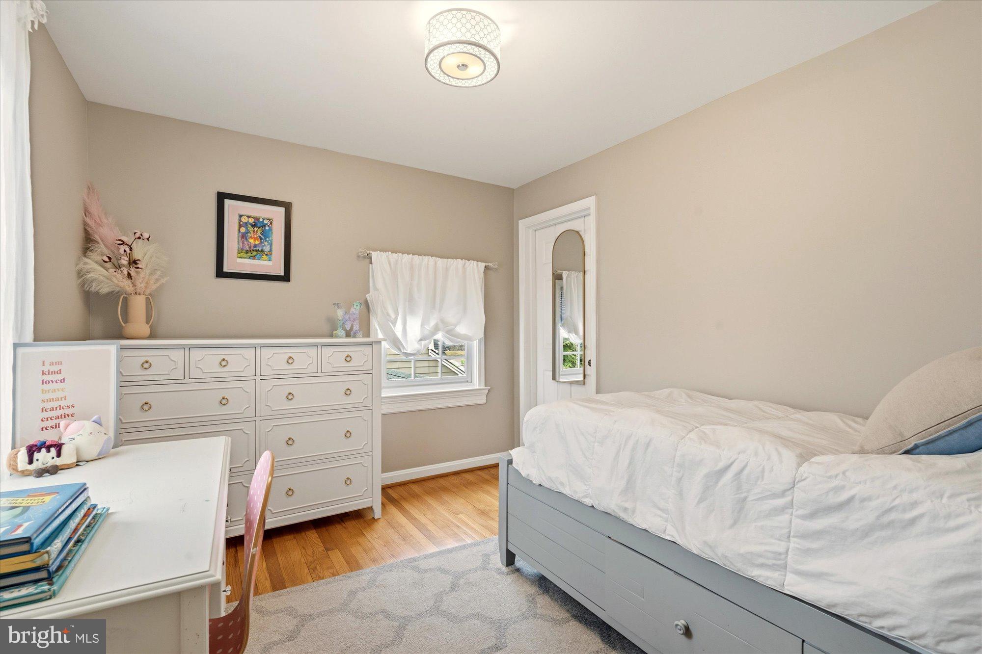 802 GRAND VIEW DRIVE